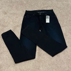 Guess skinny jeans. Never worn. Brand new